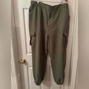 H&M women’s Khaki Cargo jogger pants, size XL